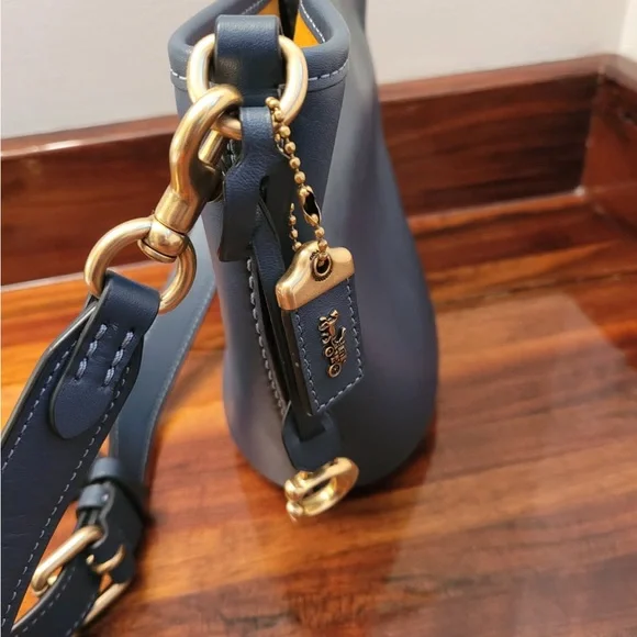 Coach Dakota bucket bag - Picture 3 of 5